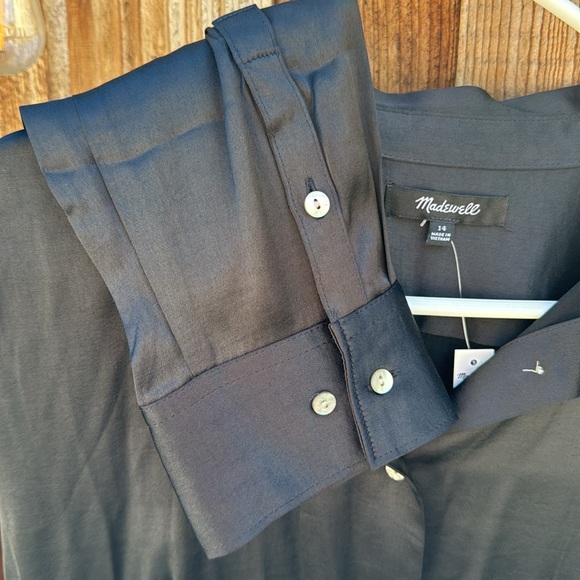 Madewell, NWT, black, satiny button up. Size 14. - Picture 3 of 4